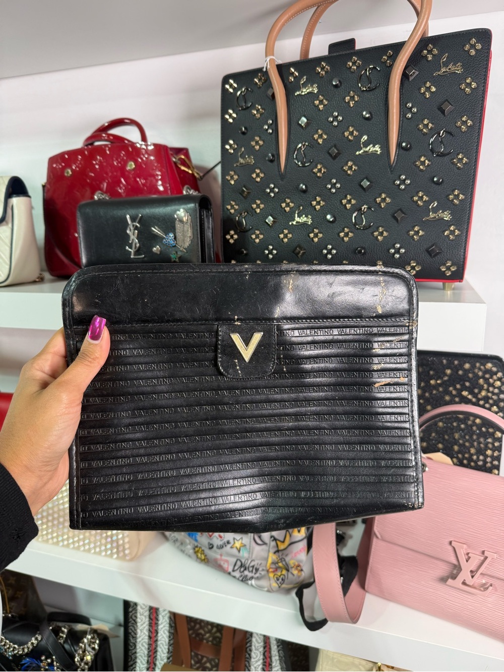 FREE VALENTINO CLUTCH GIVEAWAY FOLLOW @thebagriculture
